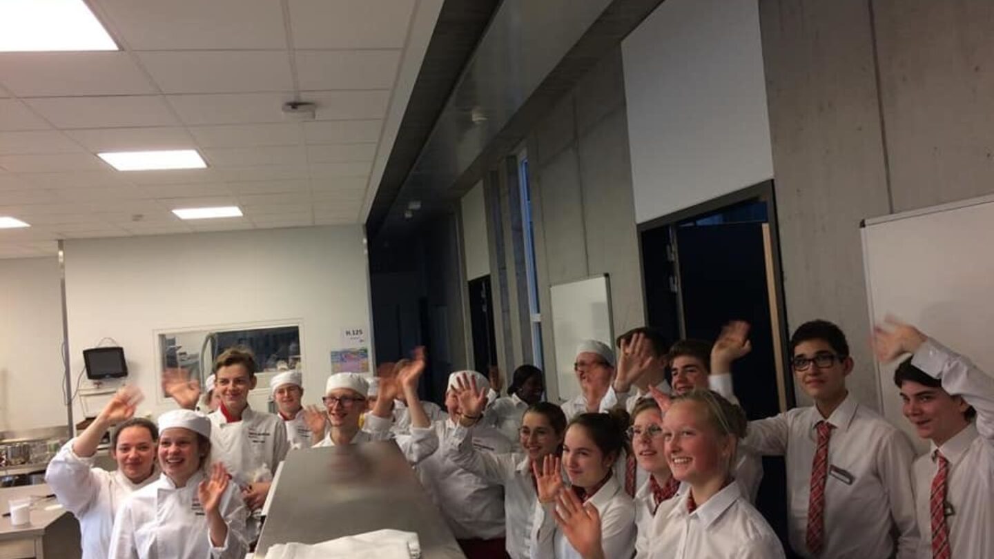 52864560_2338951549714204_1710966764289916928_n